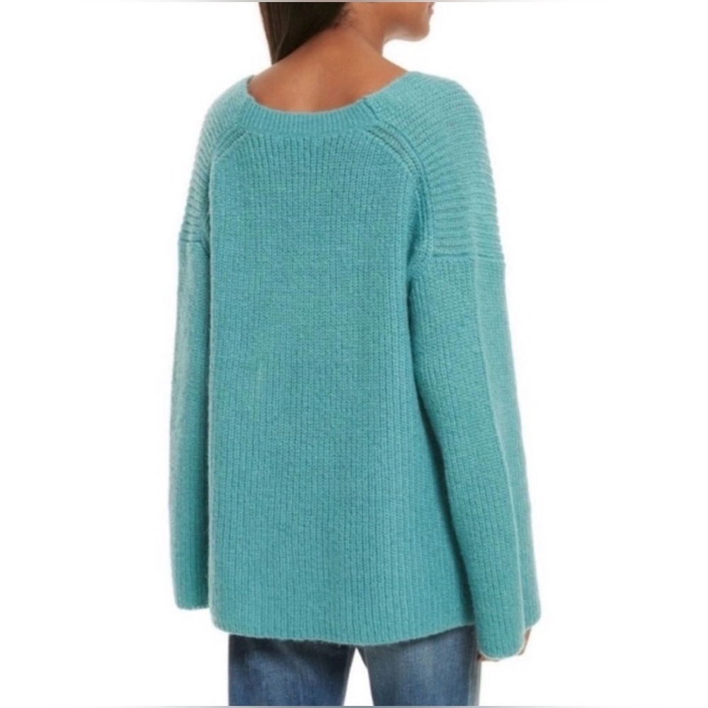 Rebecca Minkoff Remi V-Neck oversized sweater. Size Medium. Oversized. - Picture 2 of 6